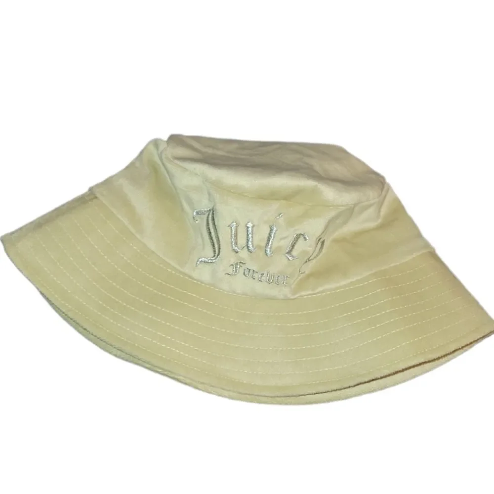 NWOT Juicy Couture X Forever 21 Velour Bucket Hat Beige
